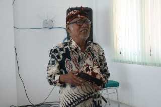 Pembuatan dan Pemakaian Odheng Khas Situbondo